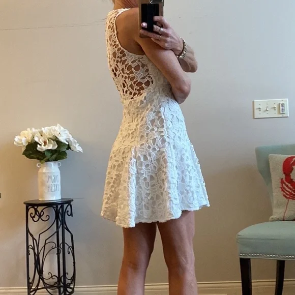 Tea & Cup Los Angeles White eyelet lace v neck halter mini dress cocktail Medium - Picture 6 of 12
